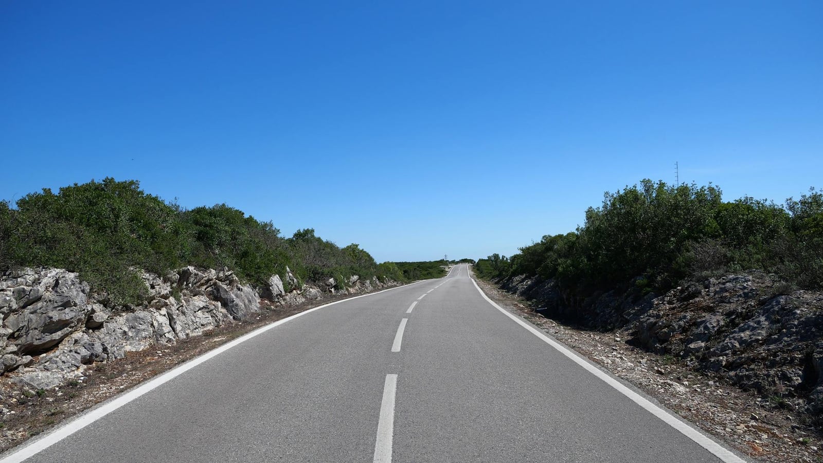 Rutted spur road up to Njeguši above Kotor